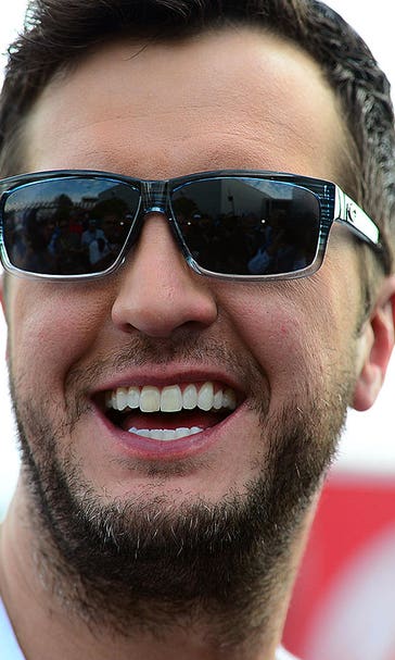 Country singer Luke Bryan poses with Stanley Cup (PHOTO)